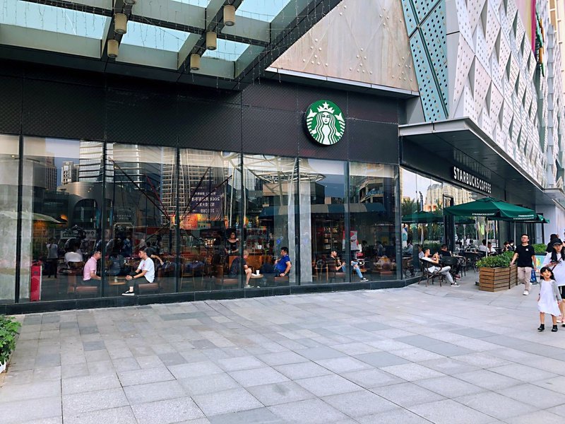 钧玺电竞主题公寓(广州万达汉溪长隆地铁站店)